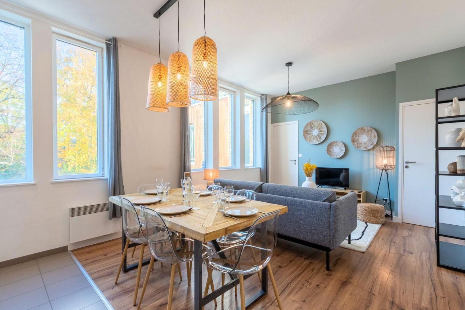 Apartment Modern, Quiet 3-bedroom With Parking *